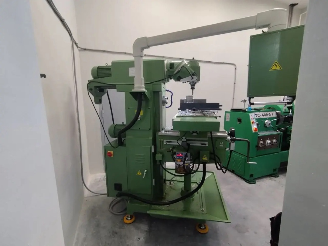 Универсальный фрезерный станок с УЦИ УФС-1370Ф1 исп. №1