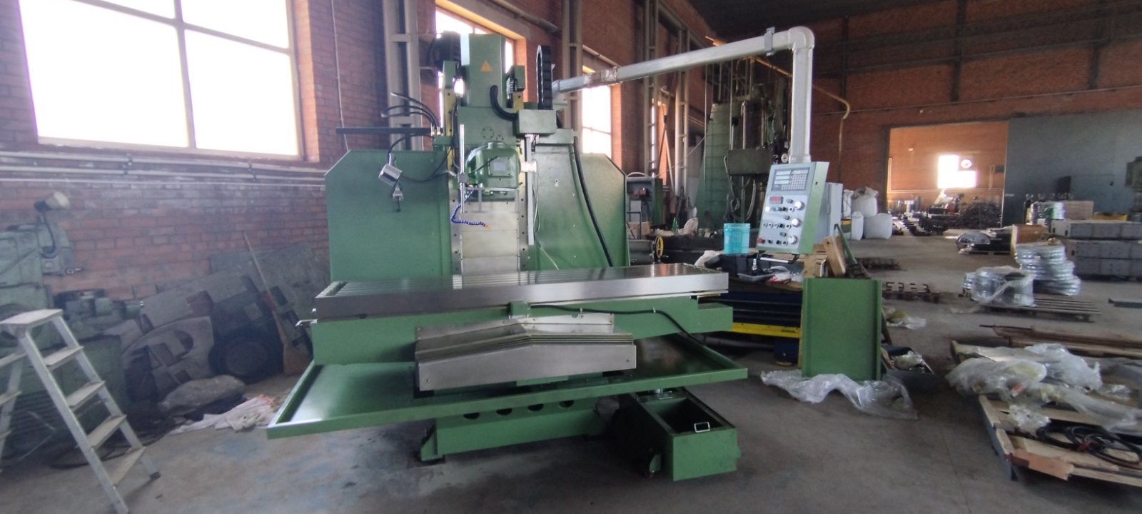 Универсальный фрезерный станок с УЦИ УФС-2500Ф1 исп. №1