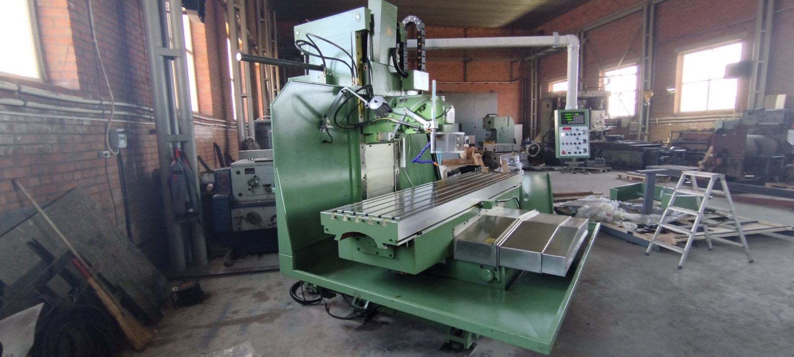 Универсальный фрезерный станок с УЦИ УФС-2500Ф1 исп. №1