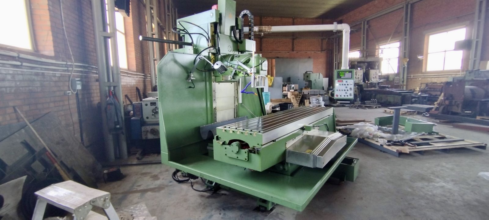 Универсальный фрезерный станок с УЦИ УФС-2500Ф1 исп. №1