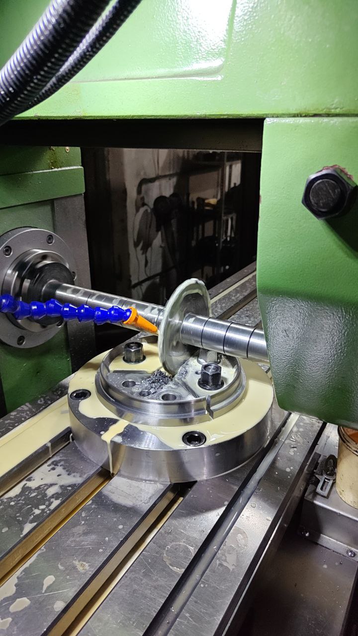 Универсальный фрезерный станок с УЦИ УФС-1600Ф1 исп. №2