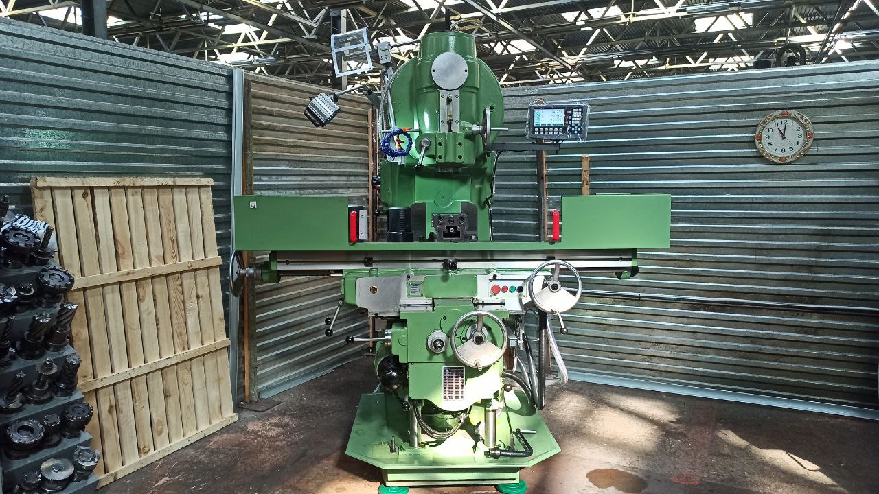 Вертикальный фрезерный станок с УЦИ ВФС-1700Ф1