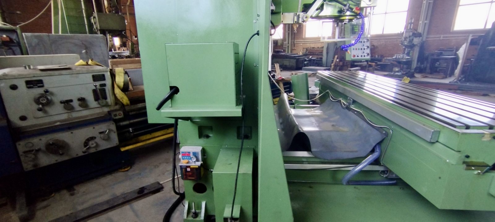 Универсальный фрезерный станок с УЦИ УФС-2500Ф1 исп. №1