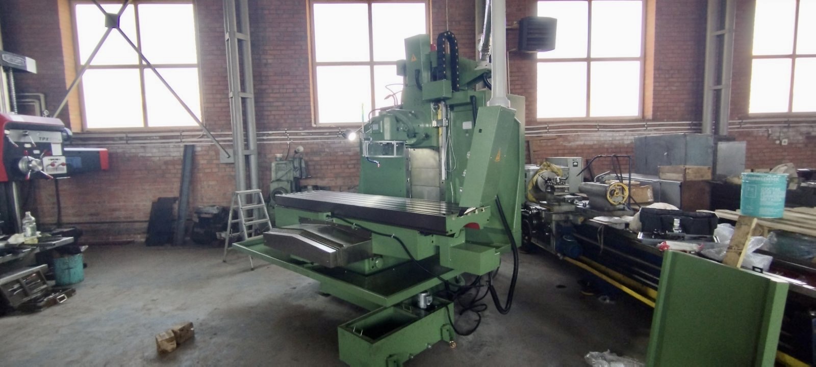 Универсальный фрезерный станок с УЦИ УФС-2500Ф1 исп. №1