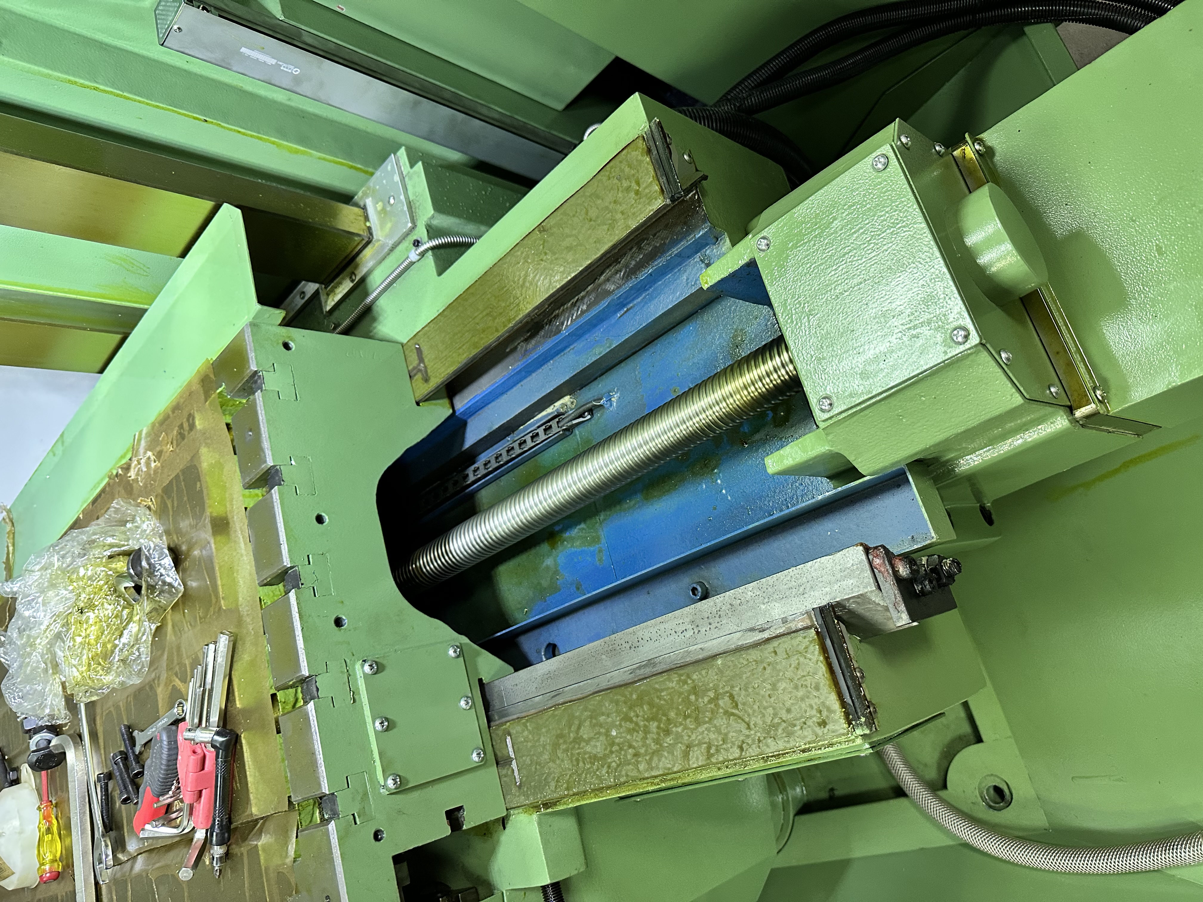 Универсальный фрезерный станок с УЦИ УФС-1246Ф1