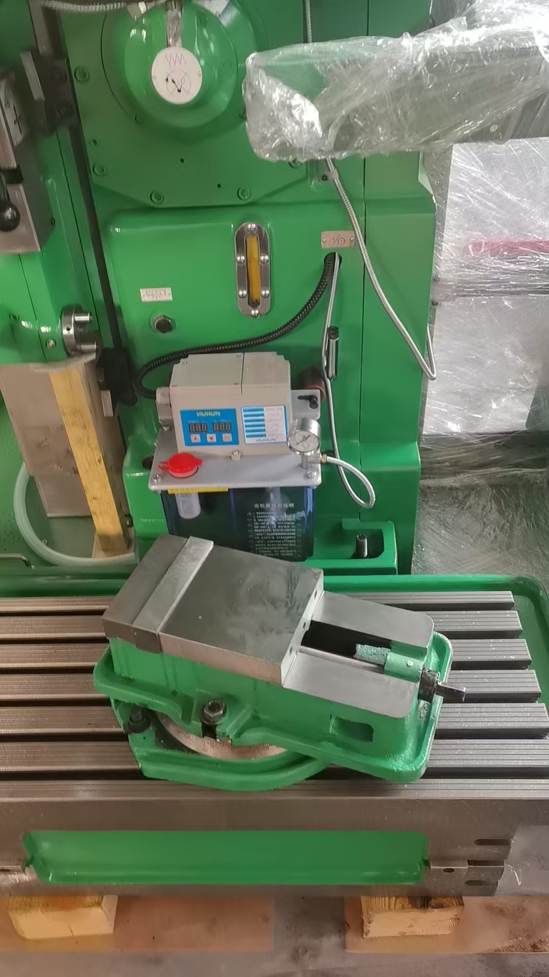 Инструментальный фрезерный станок с УЦИ УФС-700Ф1