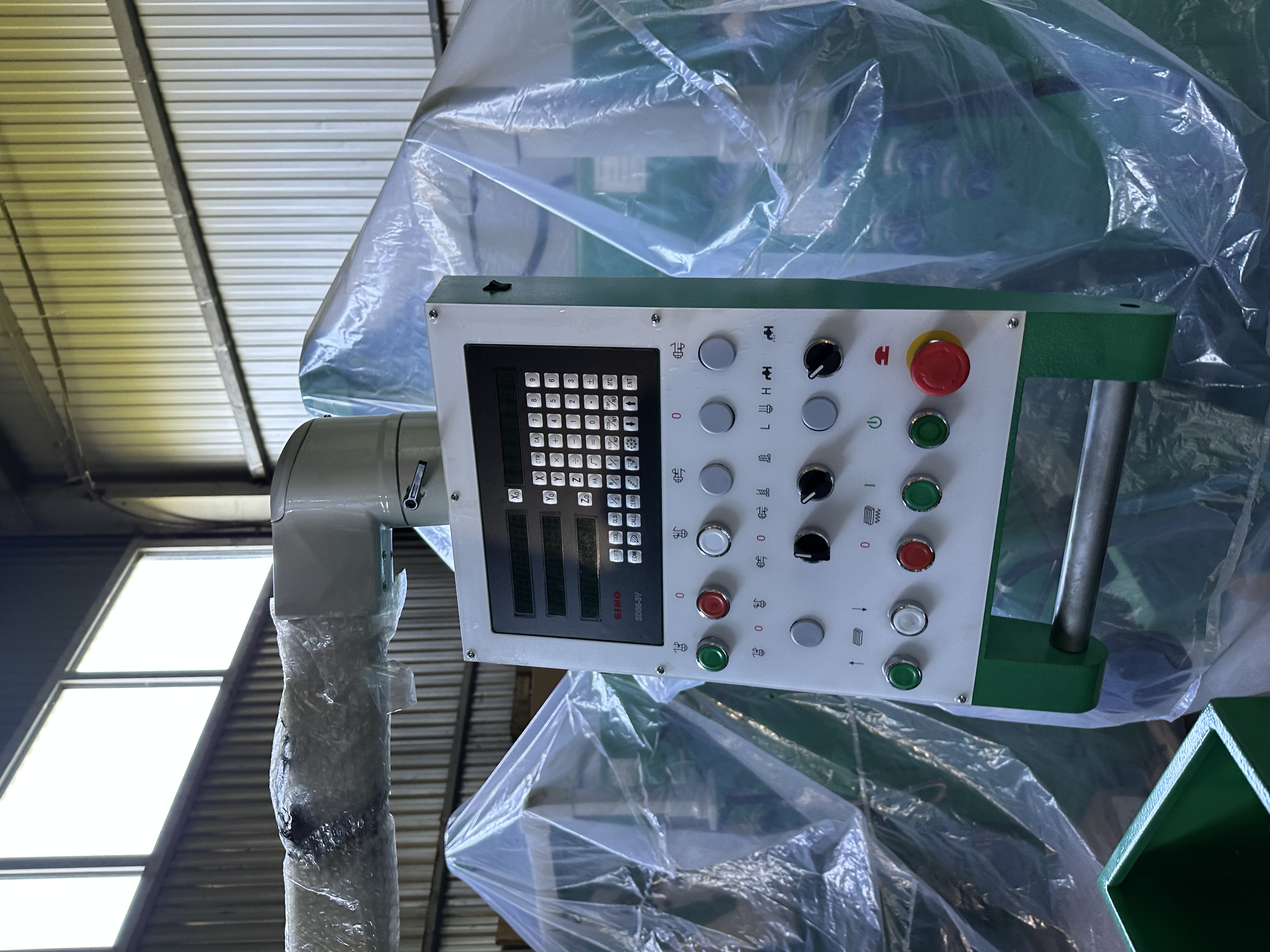 Универсальный фрезерный станок с УЦИ УФС-1270Ф1