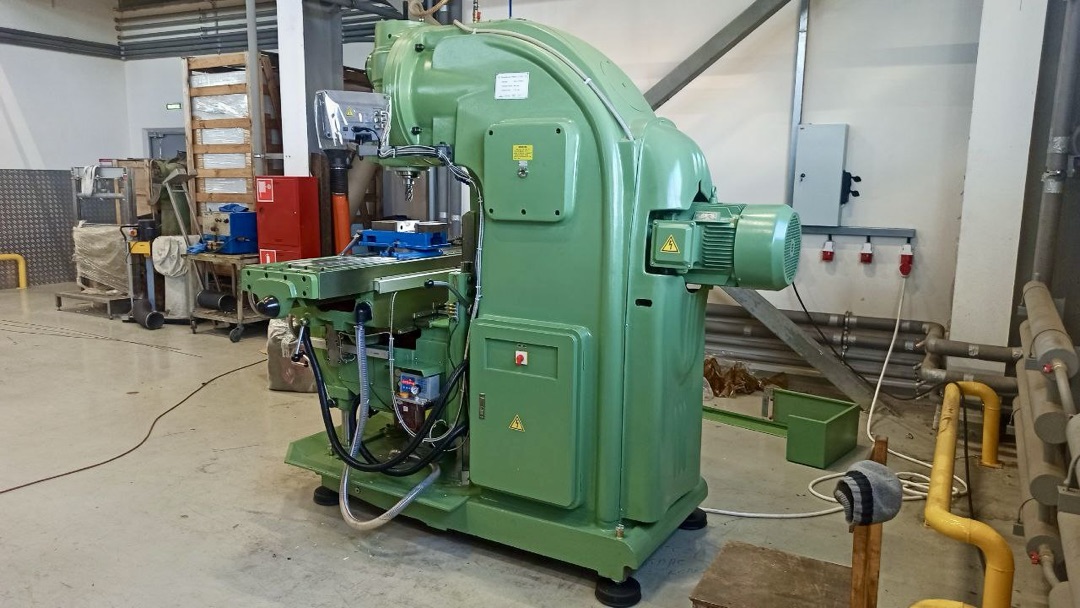 Вертикальный фрезерный станок с УЦИ ВФС-1700Ф1