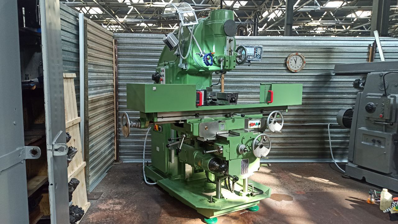 Вертикальный фрезерный станок с УЦИ ВФС-1700Ф1