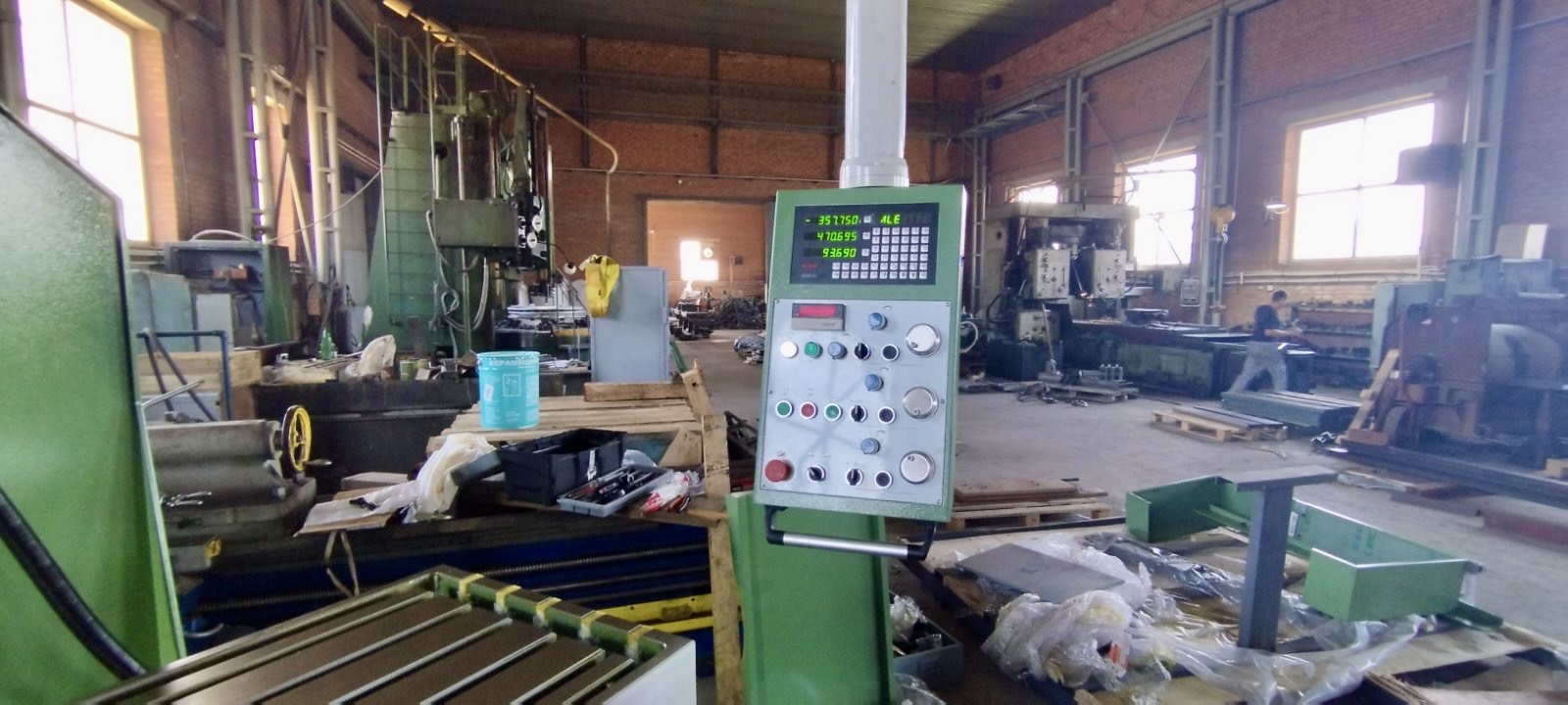 Универсальный фрезерный станок с УЦИ УФС-2500Ф1 исп. №1