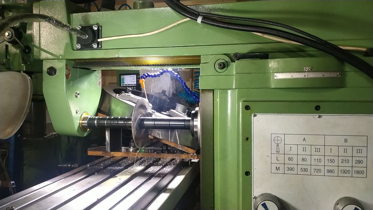 Универсальный фрезерный станок с УЦИ УФС-1600Ф1 исп. №2