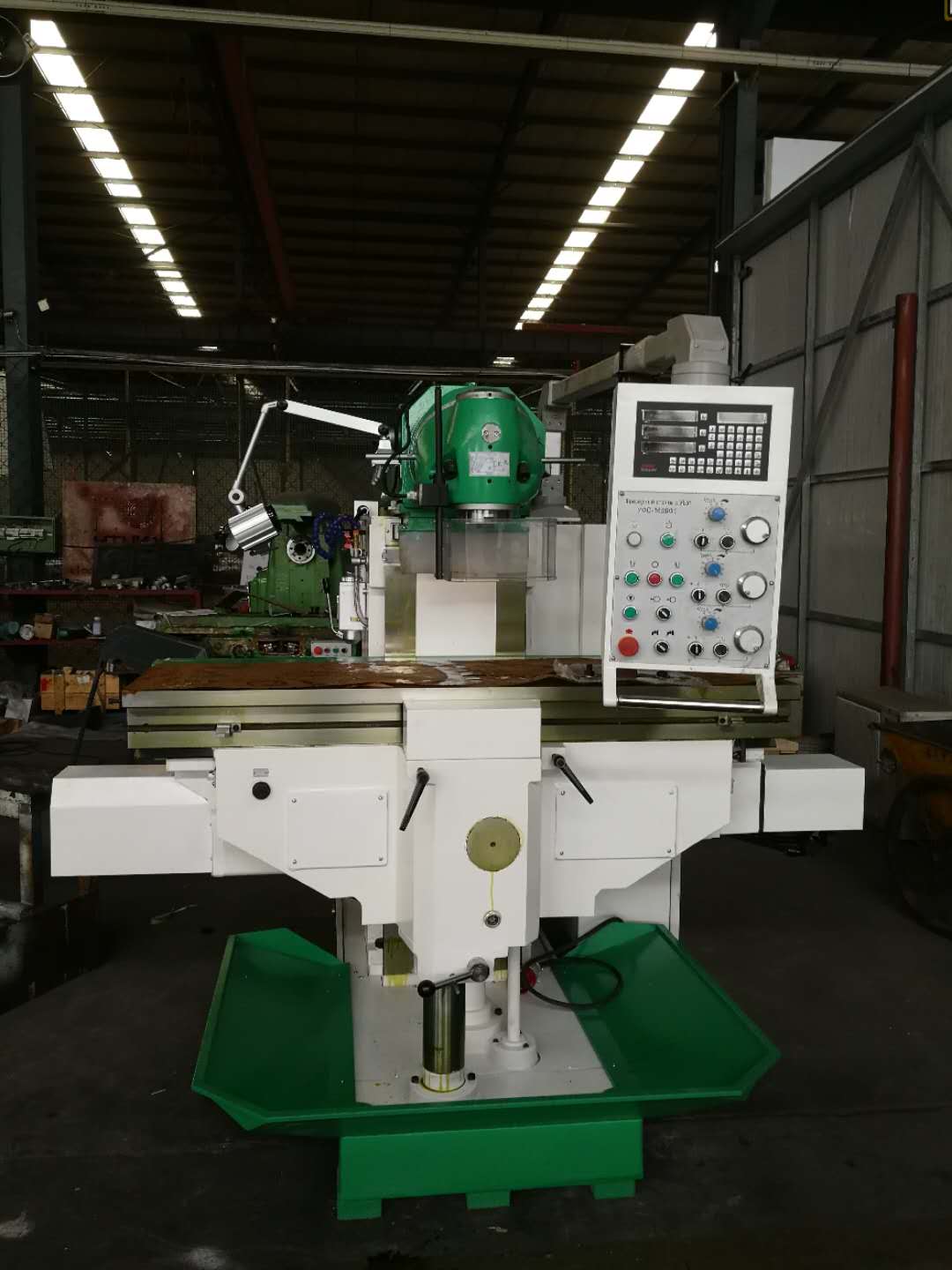 Универсальный фрезерный станок с УЦИ УФС-1650Ф1