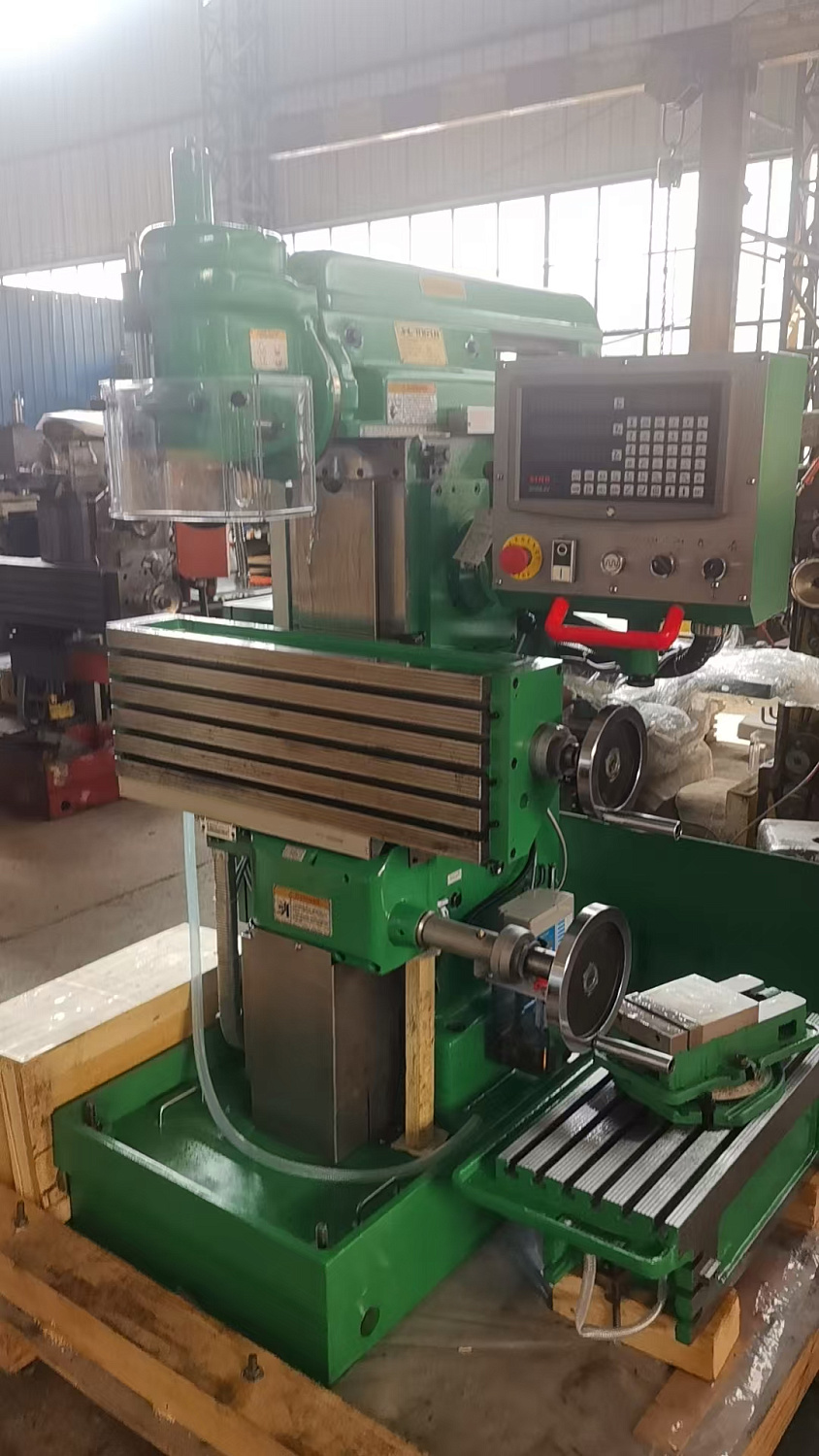 Преимущества инструментального фрезерного станка с УЦИ УФС-700Ф1