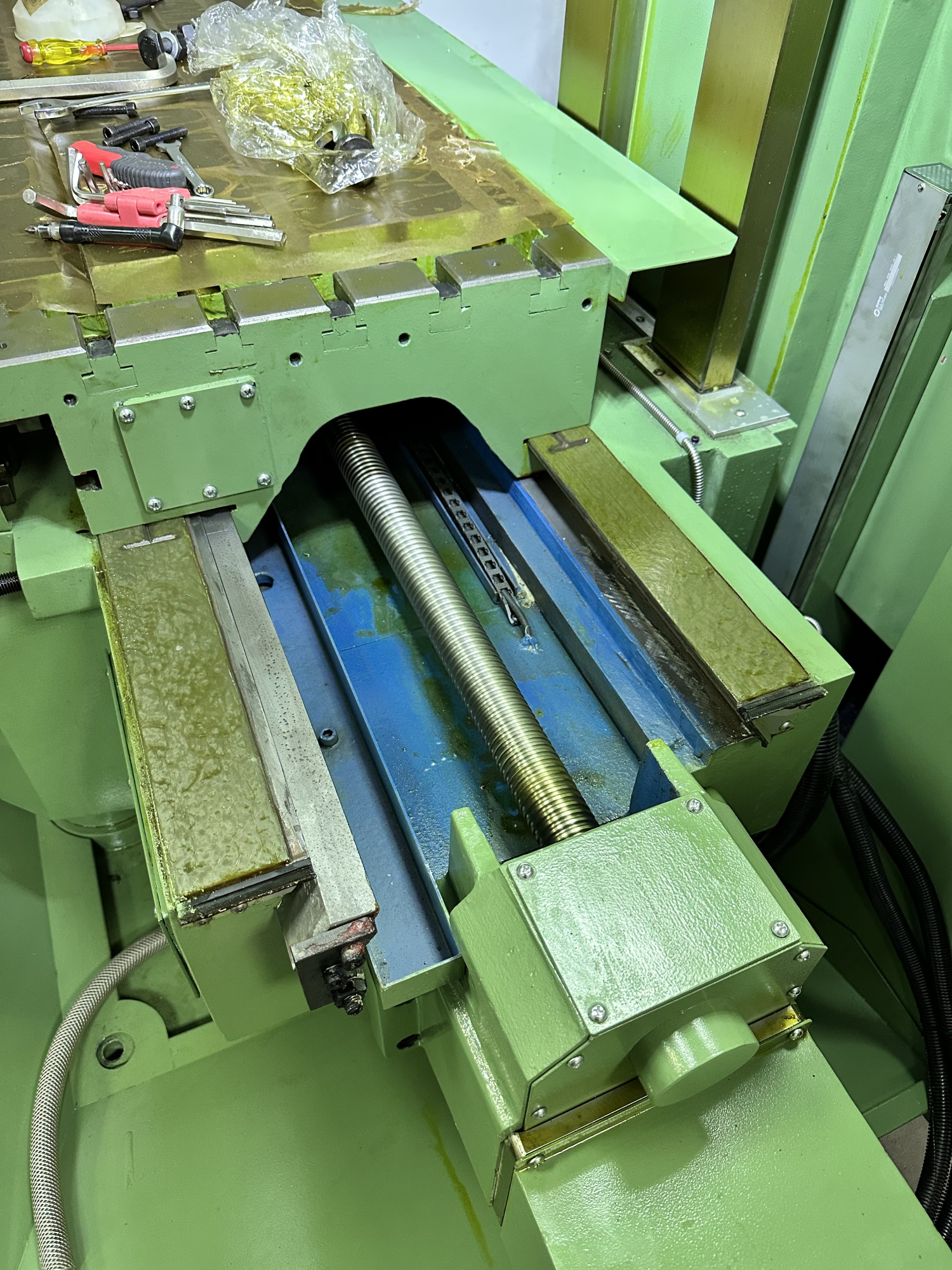 Универсальный фрезерный станок с УЦИ УФС-1246Ф1