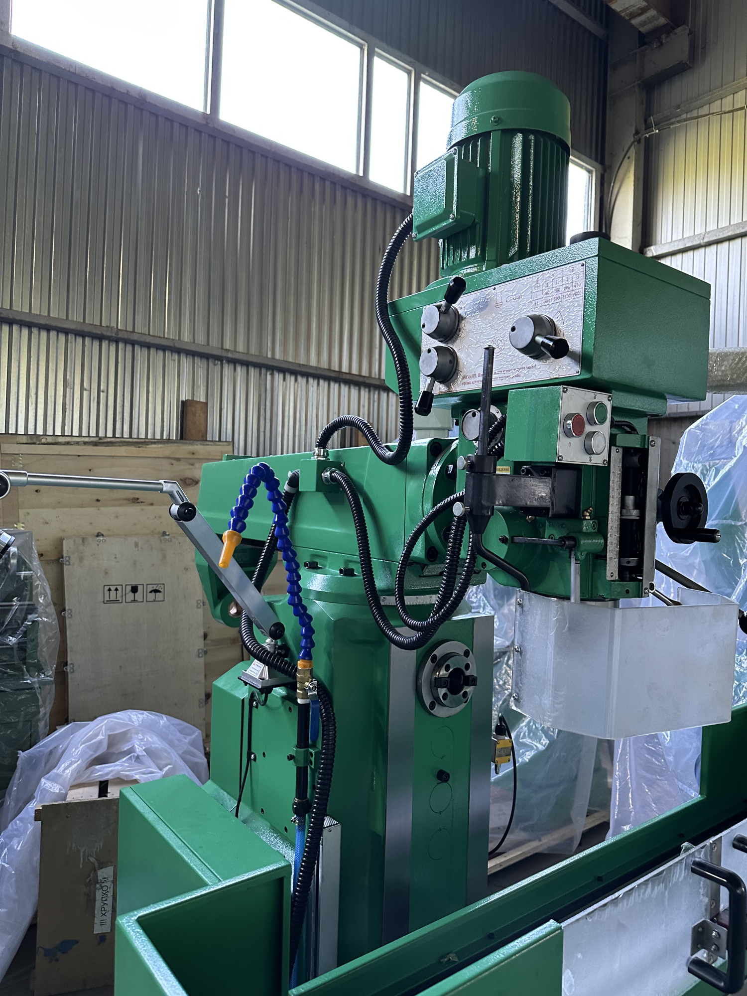 Универсальный фрезерный станок с УЦИ УФС-1270Ф1