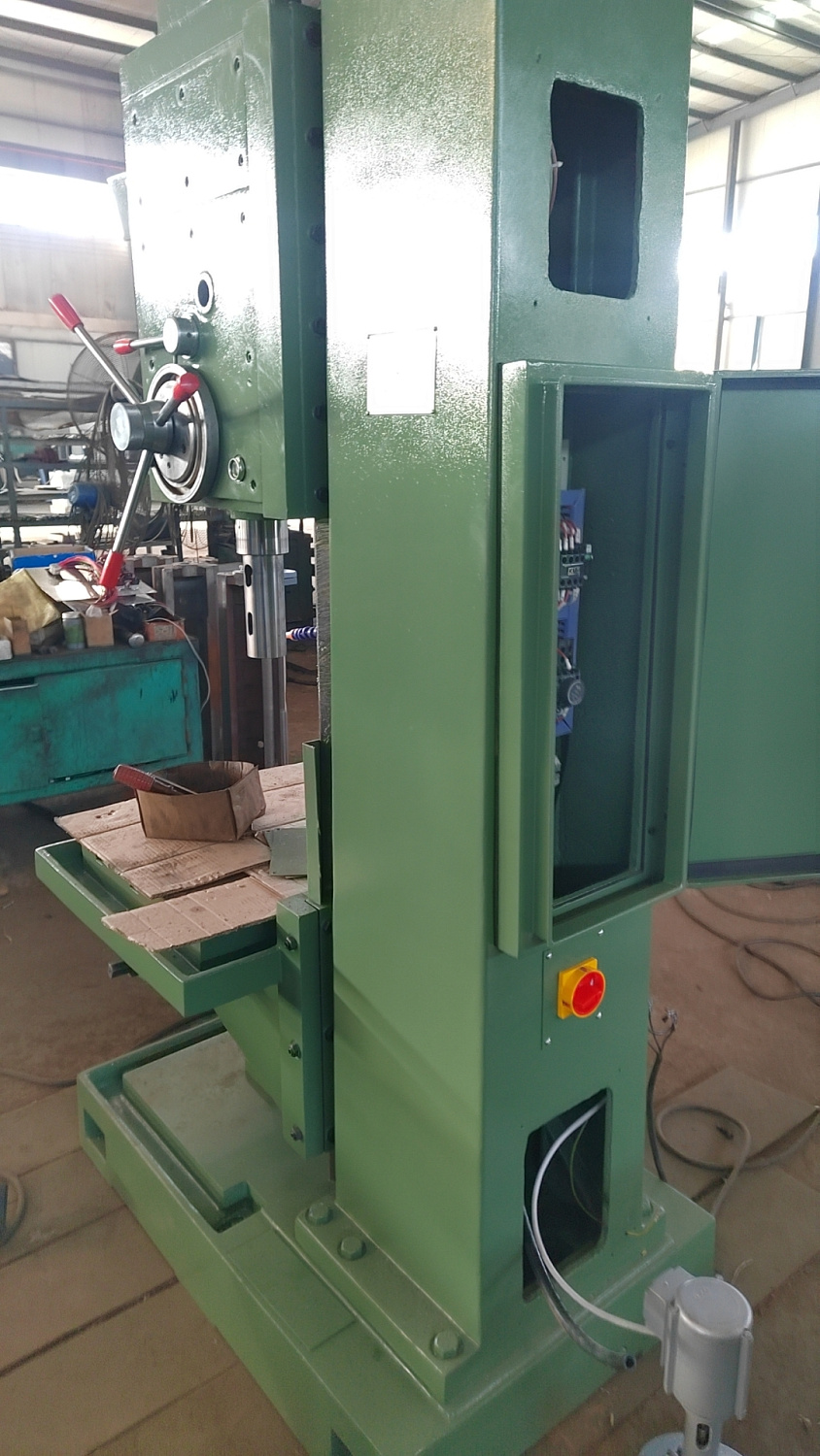 Сверлильный станок с коробчатой колонной ВСК-50